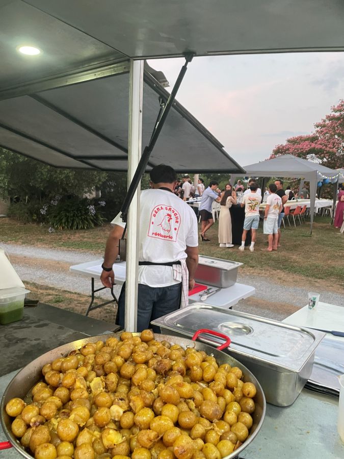 Pommes de terre grenailles dorées dans le jus